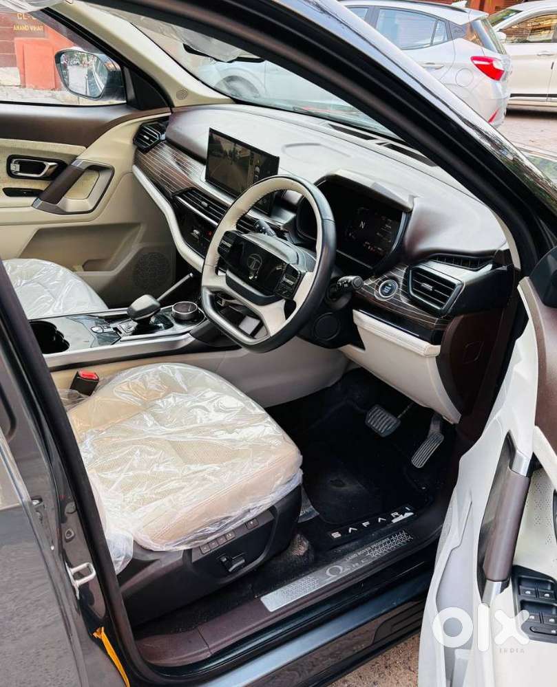 Tata Safari Accomplished Dark Edition At, 2024