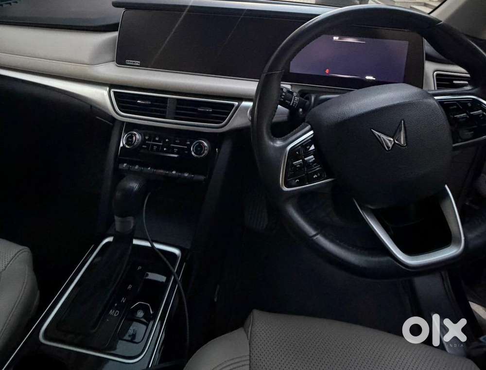 Mahindra Xuv700 2023 Petrol Well Maintained
