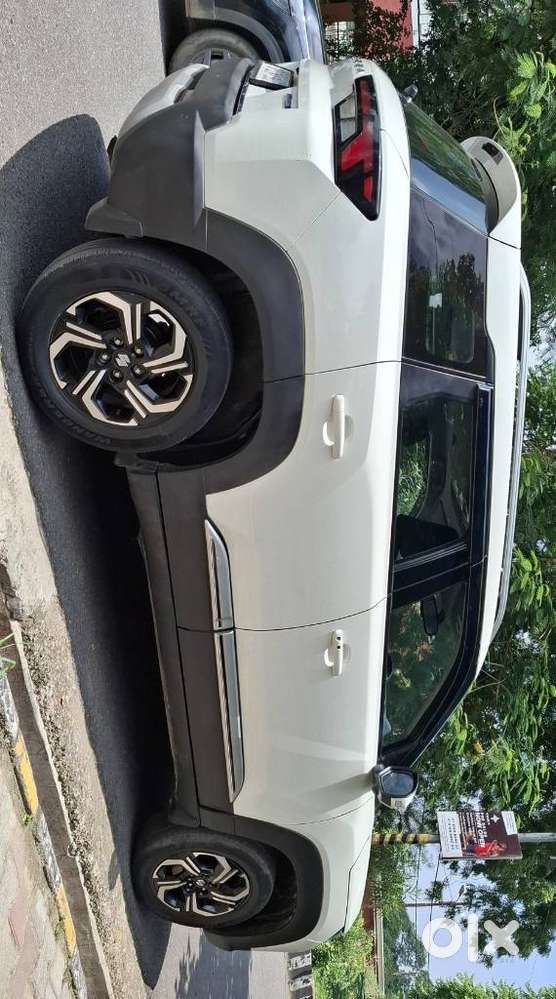 Maruti Suzuki Brezza 1.5 Zxi At Smart Hybrid, 2023, Petrol
