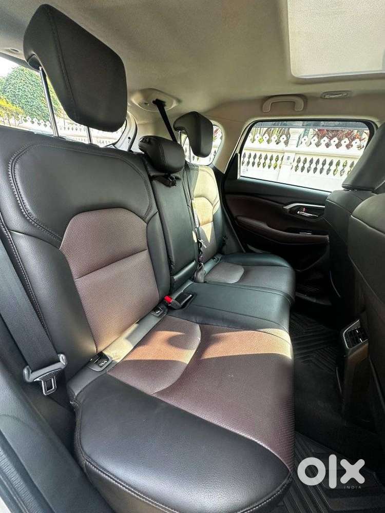 Maruti Suzuki Grand Vitara 1.5 Alpha Smart Hybrid Dual Tone At, 2023..