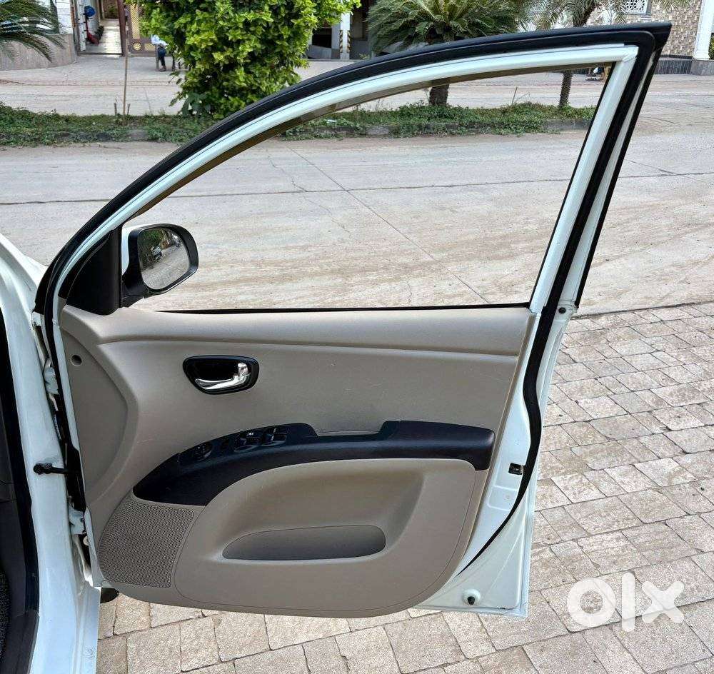 Hyundai I10 Asta At, 2011, Petrol