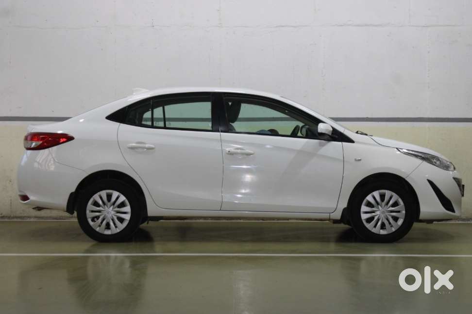 Toyota Yaris J Cvt, 2018, Petrol