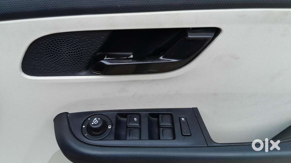 Tata Altroz Xma Plus (s), 2024, Petrol
