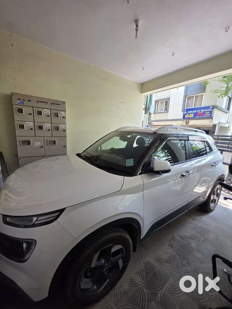 Hyundai Venue 2020 Petrol Well Maintained