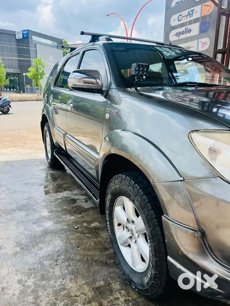 Toyota Fortuner 2011 Diesel 240000 Km Driven