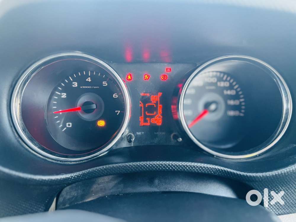 Mahindra Tuv 300 Mhawk100 T8, 2015, Diesel