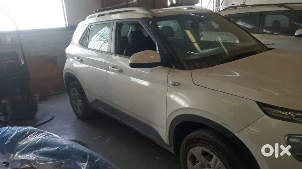 Hyundai Venue 2021 Cng & Hybrids 700000 Km Driven