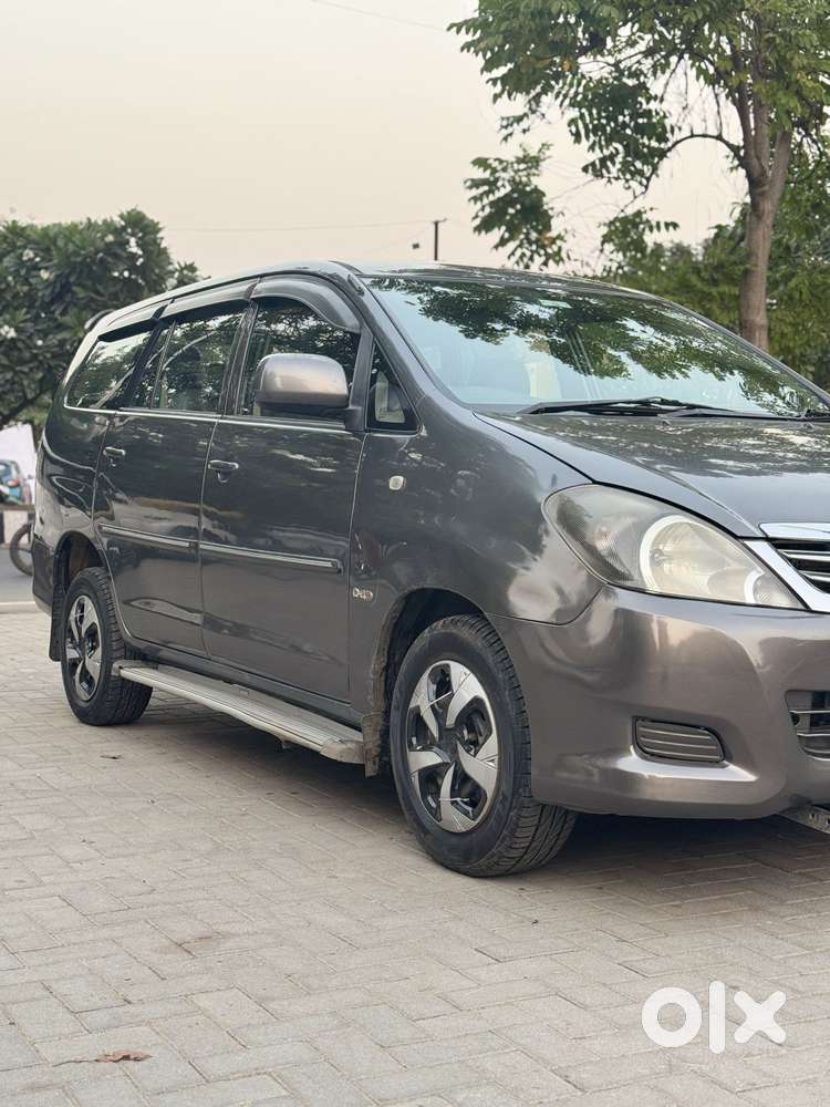 Toyota Innova 2.5 G (diesel) 8 Seater, 2012, Diesel