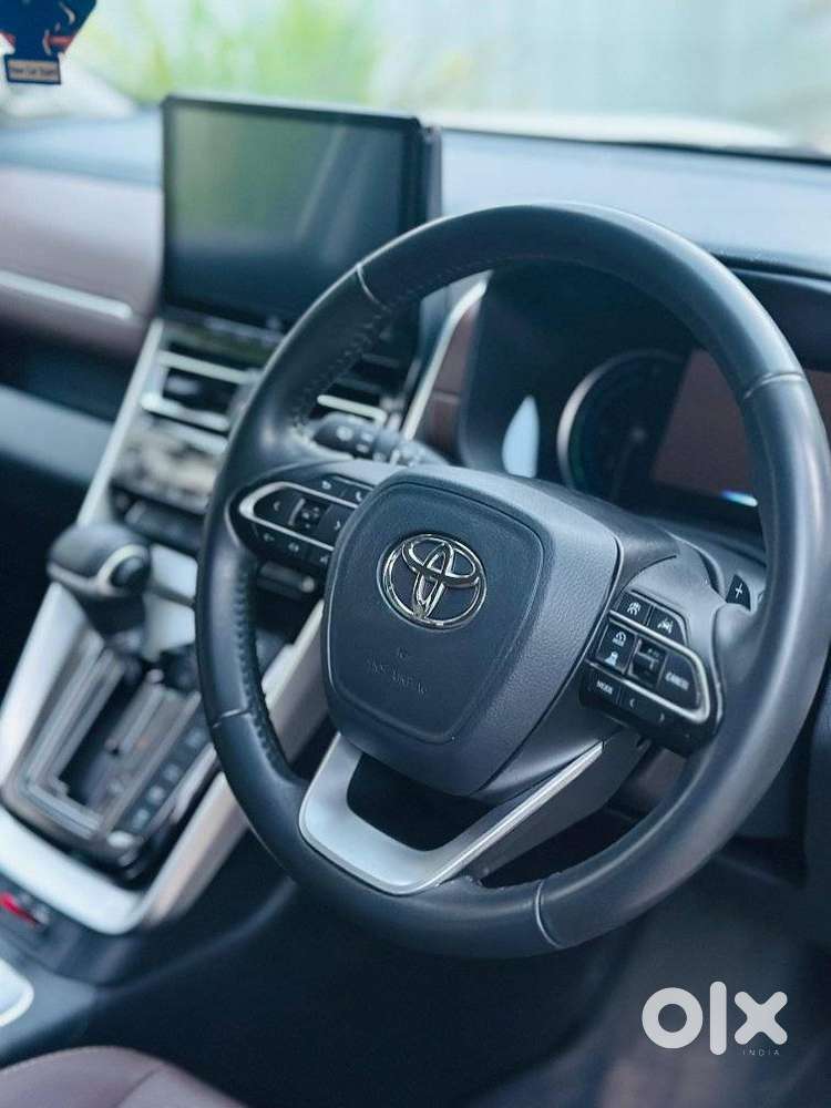 Toyota Innova Hycross 2.0 Zx (o) Hybrid 7 Str, 2023, Petrol