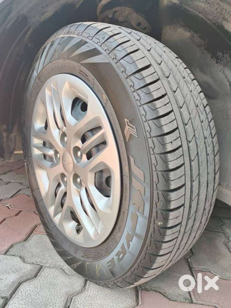 Kia Carens, 2023, Petrol