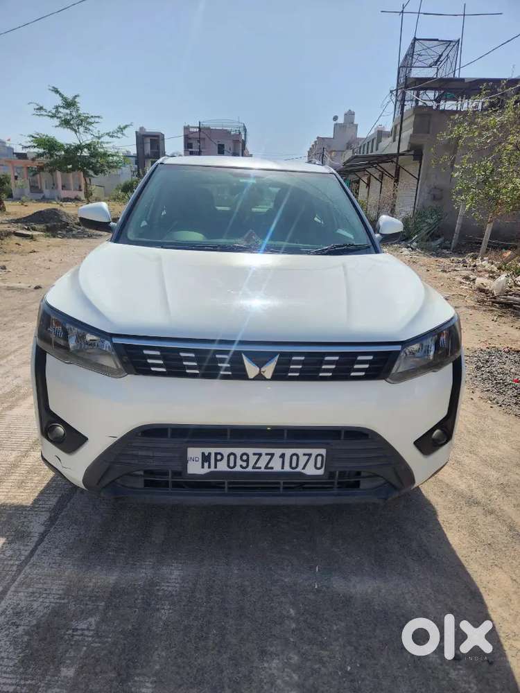 Mahindra Xuv300 2023 Petrol Well Maintained