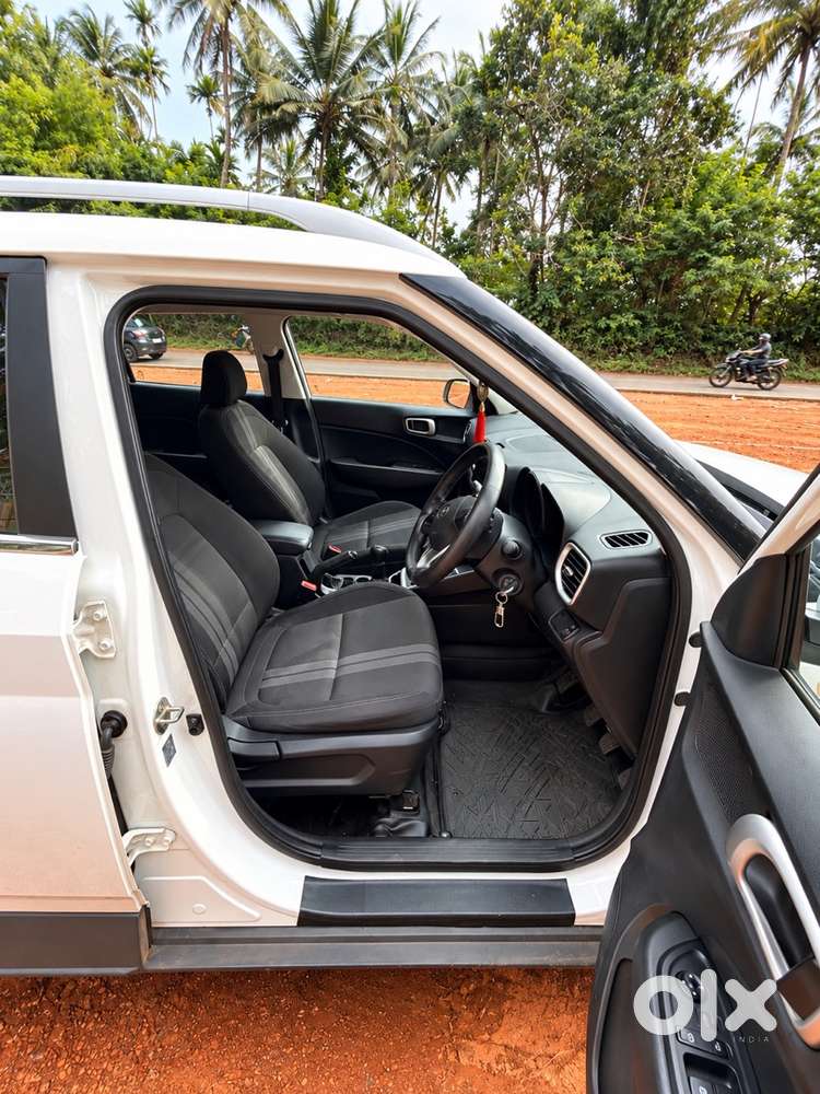 Hyundai Venue Petrol 2019 Only 30k Km Driven