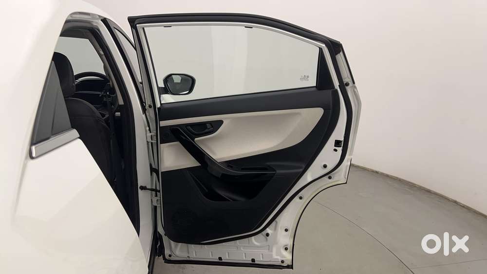 Tata Curvv Creative 1.2 Revotron Petrol 6mt, 2025, Petrol