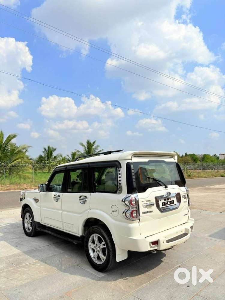 Mahindra Scorpio S10, 2017, Petrol