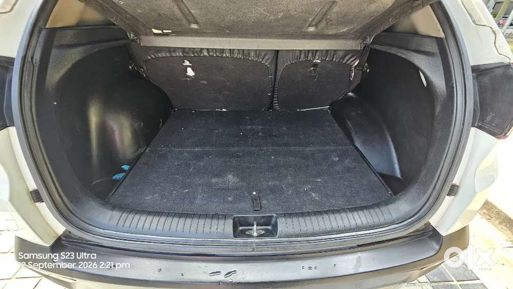 Creta Petrol Automatic
Top Model With Sunroof