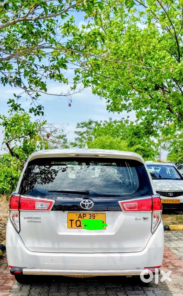 2020 /2021 Innova Crysta V Bs6 Alltyres 80%insurance 6months