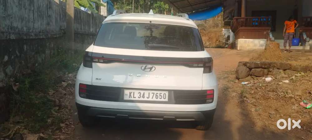Hyundai Venue 2025 Diesel 14000 Km Driven