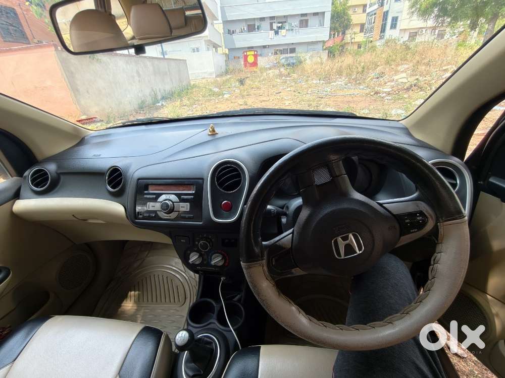 Honda Mobilio Urban Titanium Metalic,2015 Model 22kmph Mileage