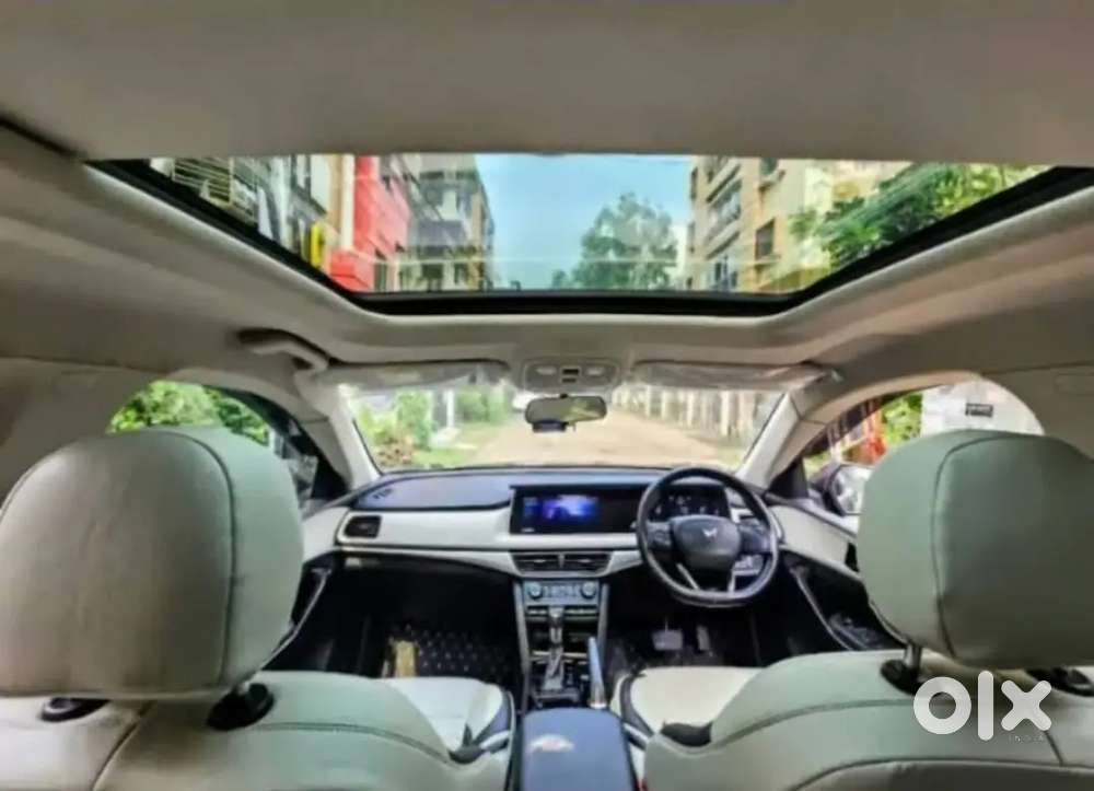 Mahindra Xuv700 2022 Petrol Well Maintained