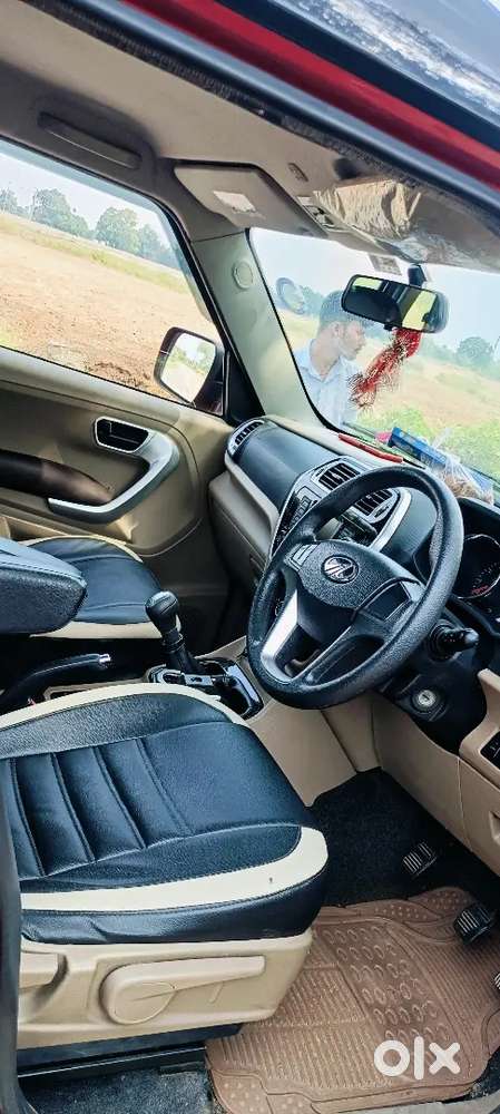 Mahindra Tuv 300 T8 2018