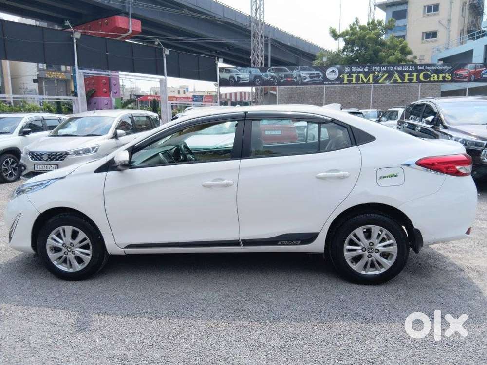 Toyota Yaris V Cvt, 2018, Petrol