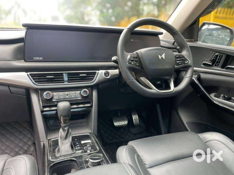 Mahindra Xuv700 2.0 Ax 7 Petrol At Luxury Pack Str, 2025, Petrol