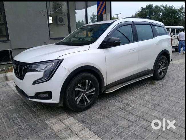 Mahindra Xuv700 2.0 Ax 5 Petrol Mt 7 Str, 2022, Petrol