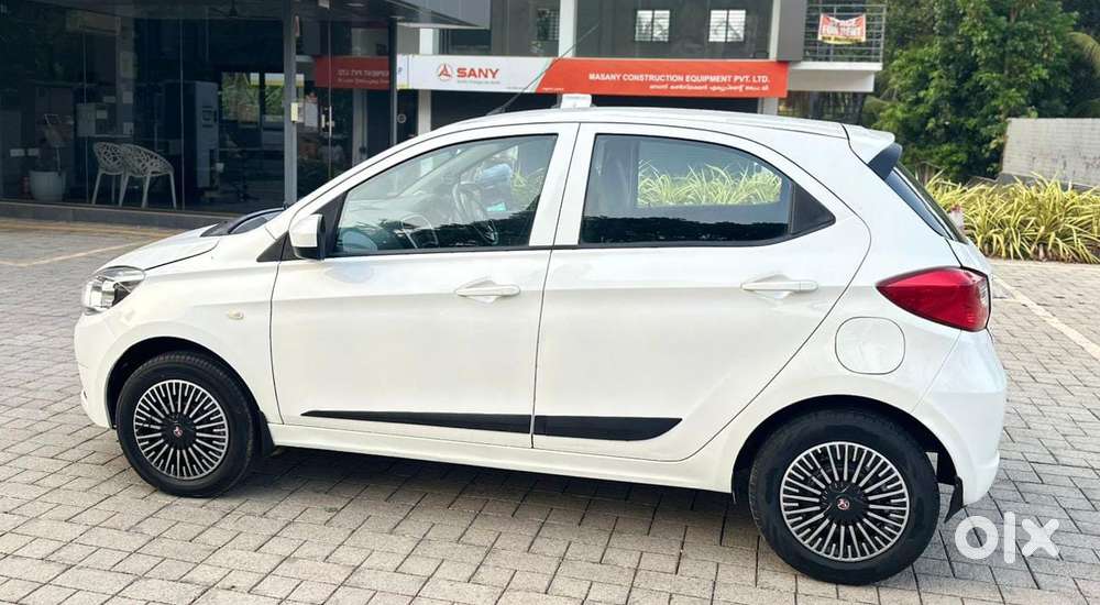 Tata Tiago 1.2 Revotron Xt (o), 2016, Petrol