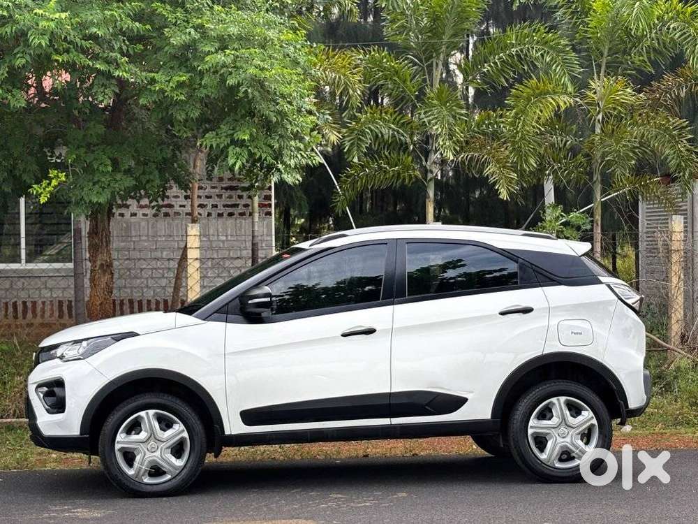 Tata Nexon, 2023, Petrol