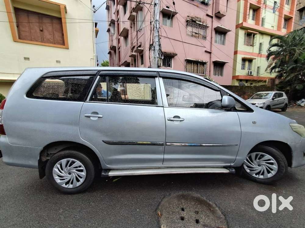 Toyota Innova 2.5 G (diesel) 8 Seater Bs Iv, 2016