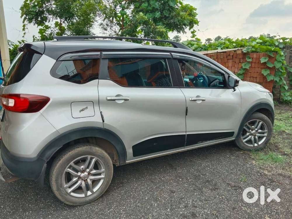 2021-12 Renault Triber Rxz Dual Tone Petrol Manual 7 Seater Top Model