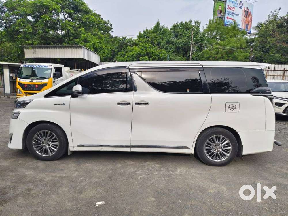 Toyota Vellfire 2.5 Hybrid, 2022, Petrol