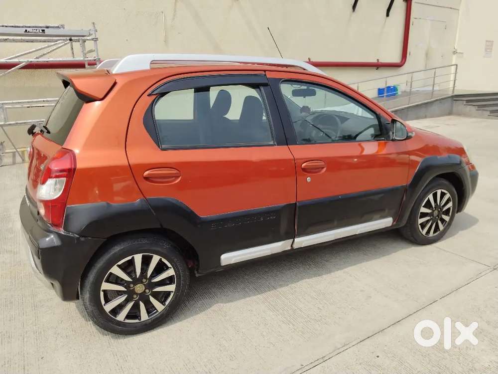 **toyota Etios Liva Cross 2015 – Sporty Orange – Excellent Condition**