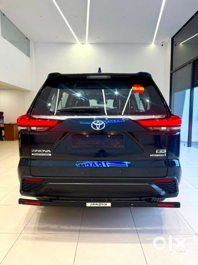 Toyota Innova Hycross 2.0 Zx Hybrid 7 Str, 2024, Petrol