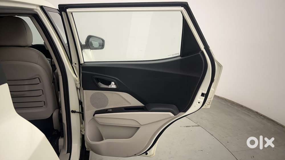 Mahindra Xuv300 W8 (o) 1.5 Diesel Amt, 2019, Diesel