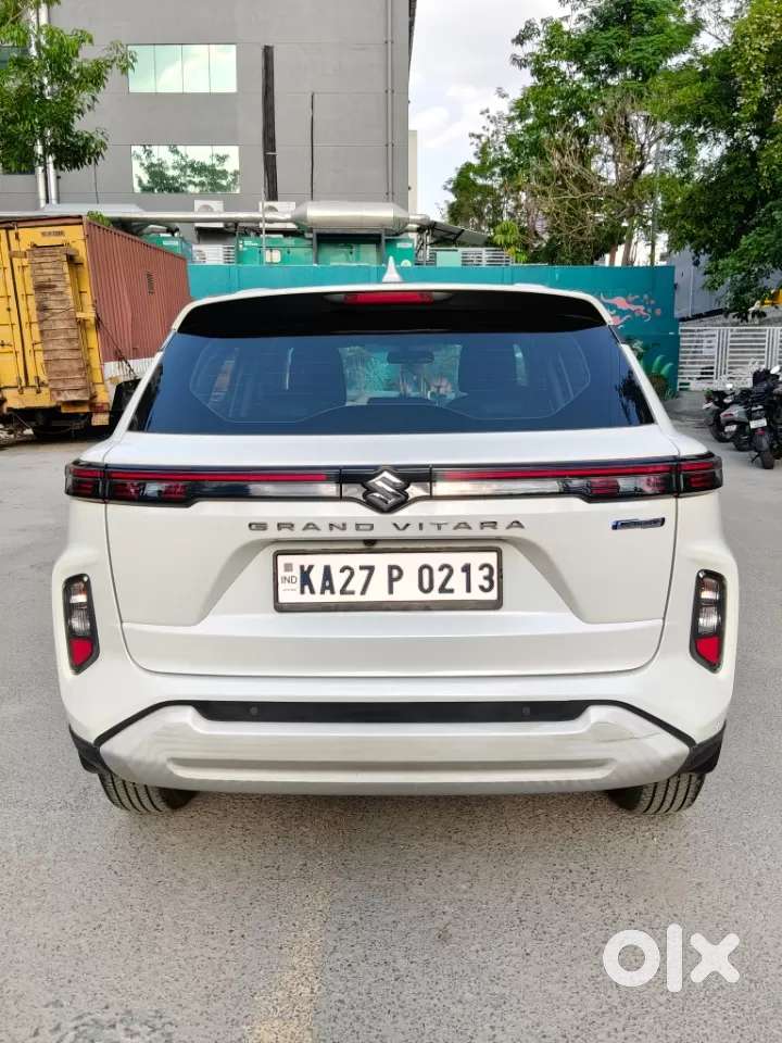 Maruti Suzuki Grand Vitara 1.5 Alpha Smart Hybrid Dual Tone, 2024, P..