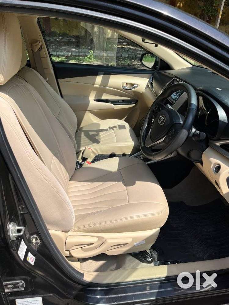 Toyota Yaris V Cvt, 2019, Petrol