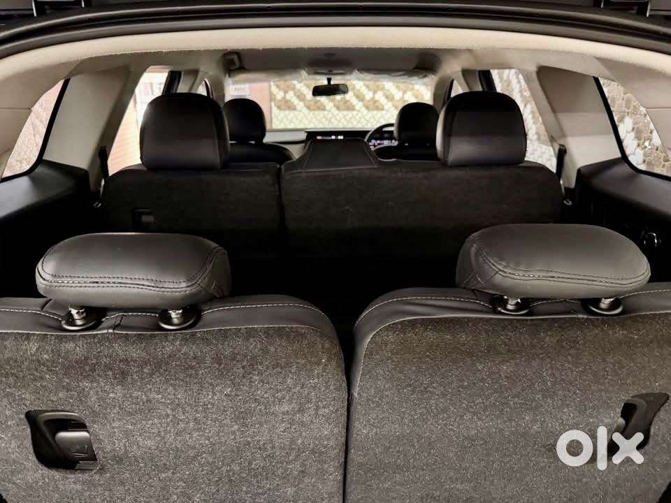 Mahindra Xuv700 2.2 Ax 5 Diesel At 7 Str, 2025, Diesel