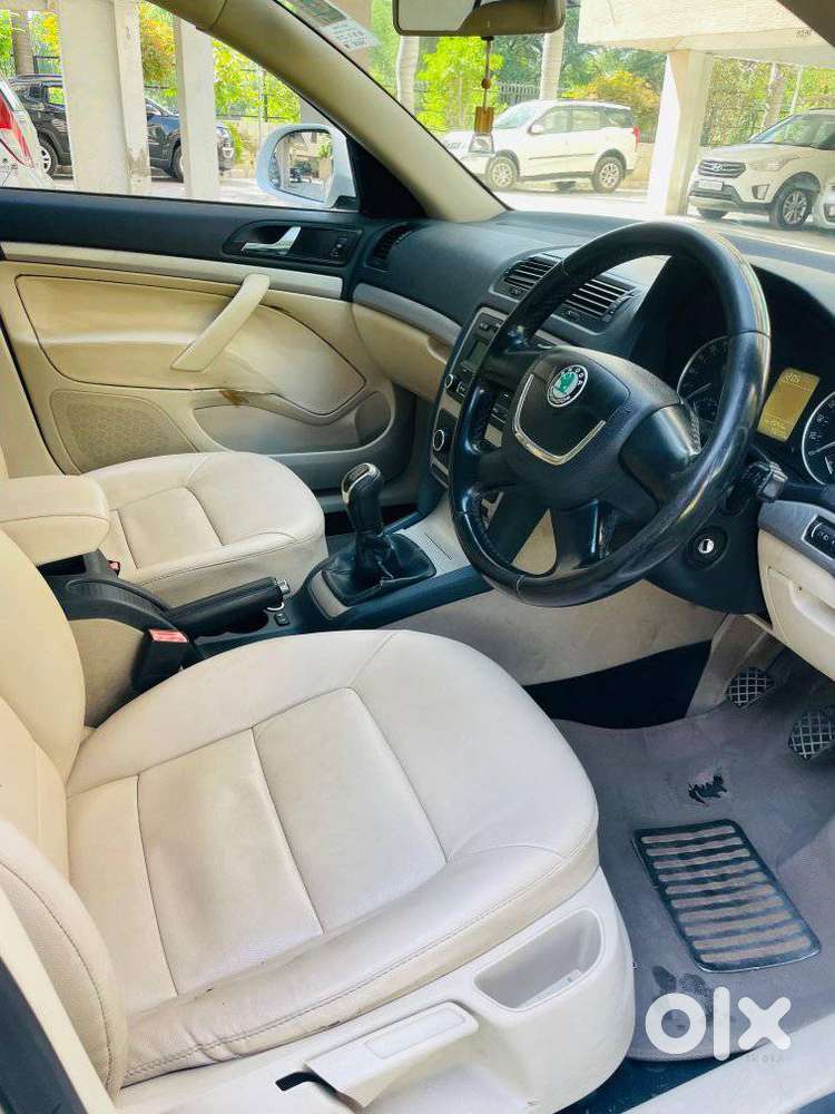 Skoda Laura Ambition 2.0 Tdi Cr Mt, 2012, Diesel