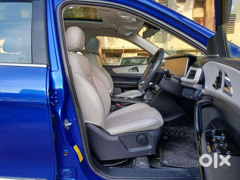 Mahindra Xuv700 Ax7 Luxury Pack Awd, 2022, Petrol