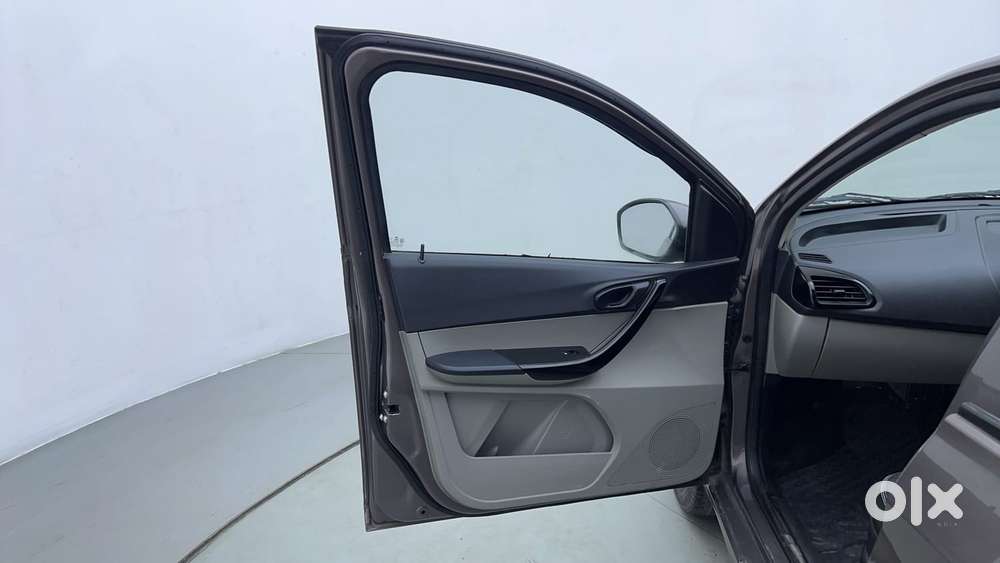Tata Tiago 1.2 Revotron Xta, 2017, Petrol
