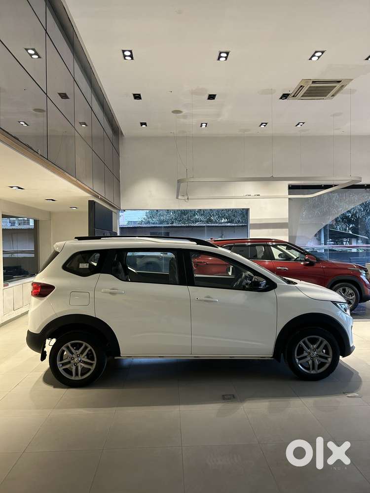 Renault Triber Rxt, 2025, Petrol