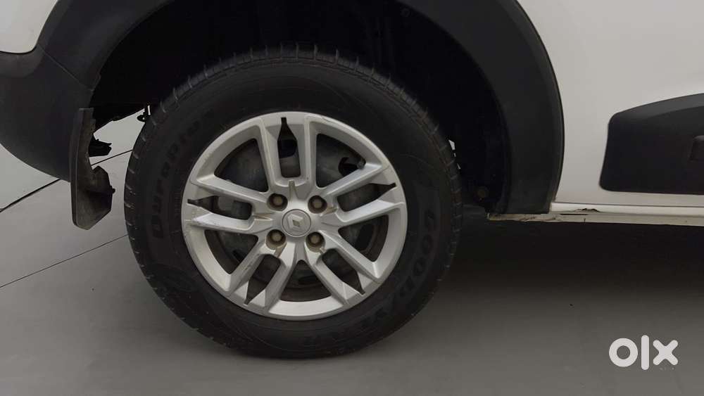 Renault Triber Rxt, 2022, Petrol