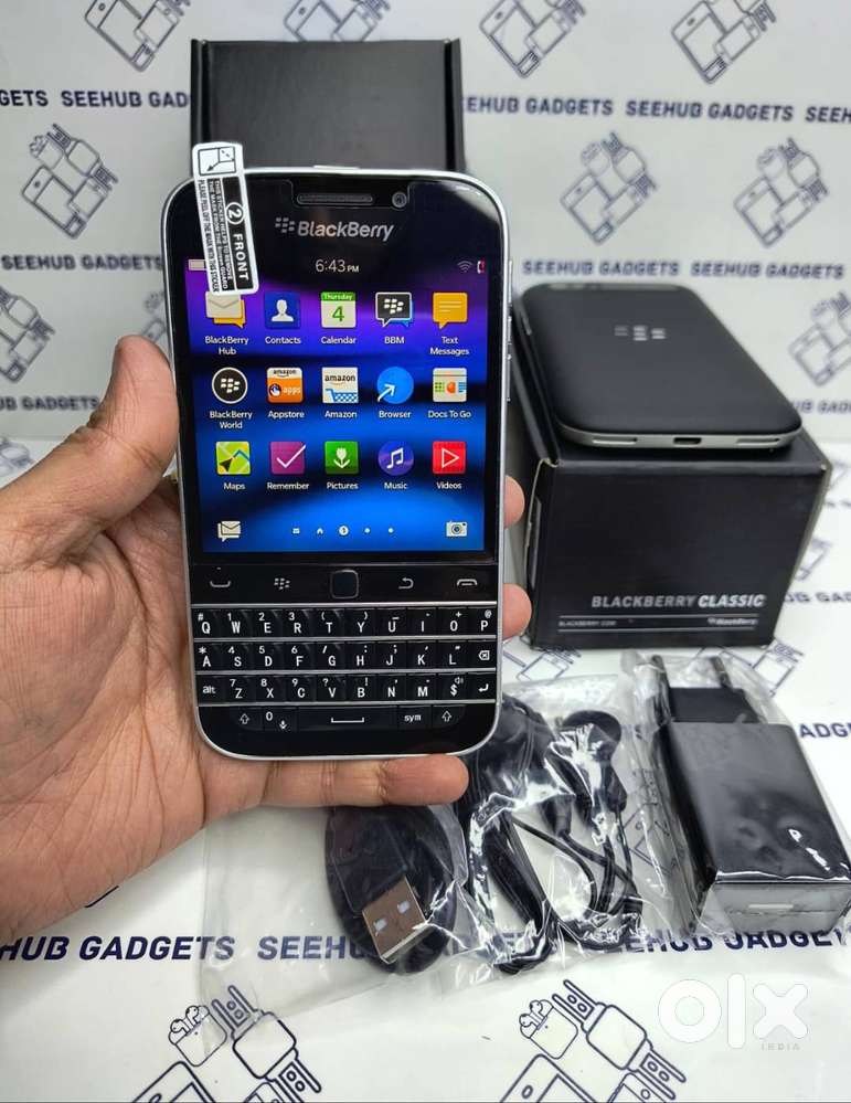 Blackberry classic (Q20) box pack new available with all accesories an