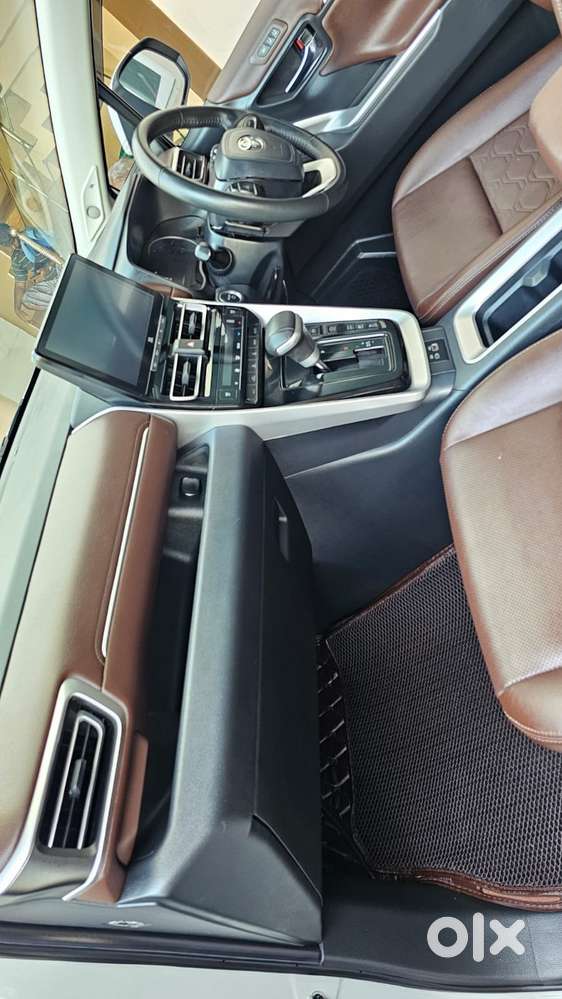 Toyota Innova Hycross 2.0 Zx (o) Hybrid 7 Str, 2025, Petrol