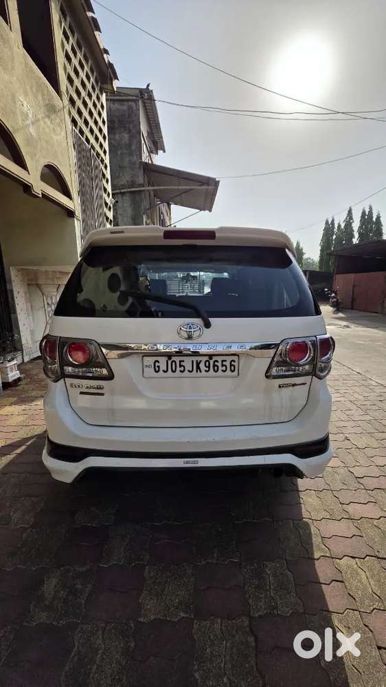 Toyota Fortuner 2015 Diesel 177000 Km Driven All New Tyres