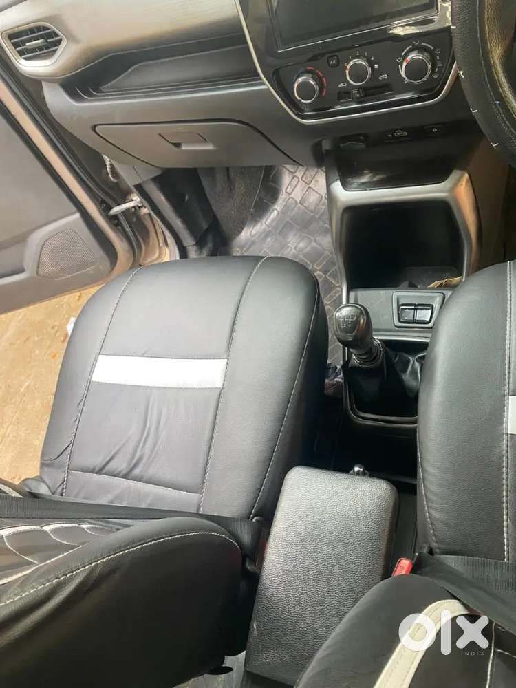 Full Showroom Service Ladies Driving3, Car