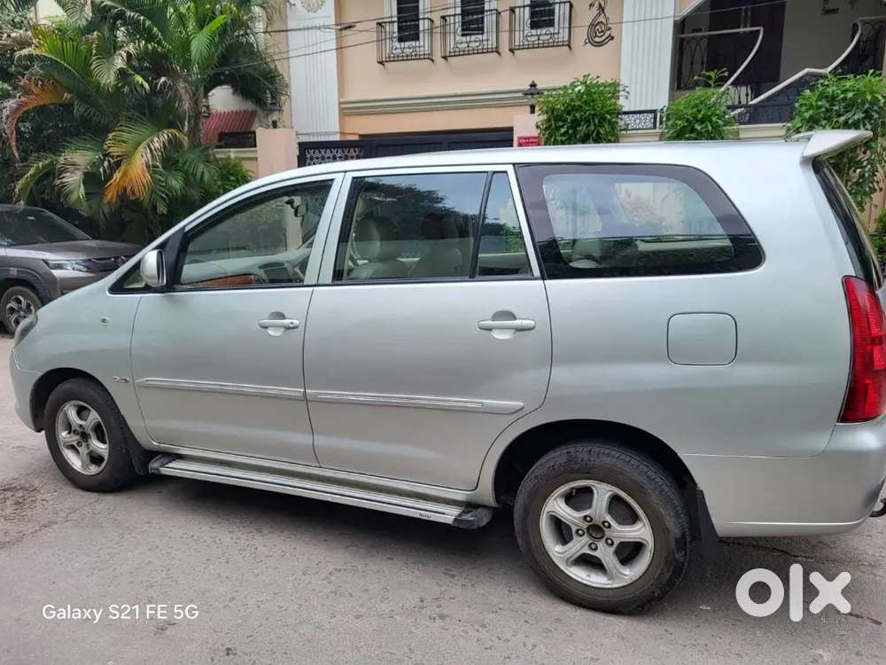 Showroom Track Toyota Innova 8 Seater Diesel 2009