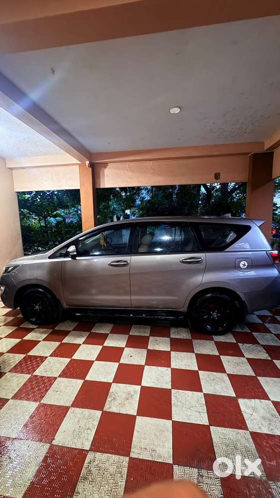 Toyota Innova Crysta 2016 Diesel Automatic 75000 Km