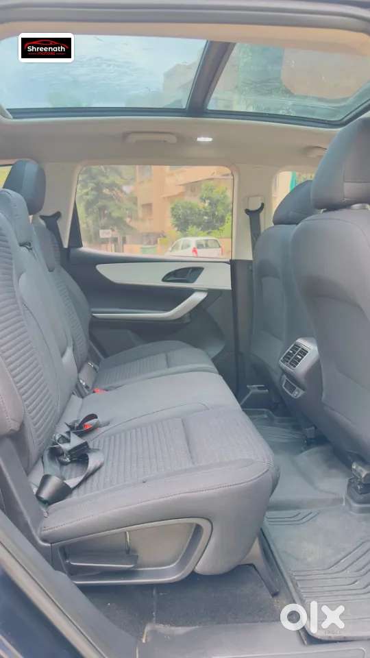 Mahindra Xuv700 2.2 Ax 5 Diesel Mt 7 Str, 2025, Diesel
